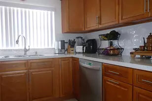 9241 Sunrise Lakes Blvd, Sunrise, FL 33322 - Photo 11