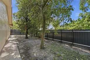 20102 NW 62nd Ave, Hialeah, FL 33015 - Photo 49