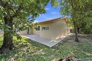 20102 NW 62nd Ave, Miami, FL 33015 - Photo 35