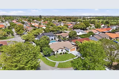 20102 NW 62nd Ave, Hialeah, FL 33015 - Photo 51