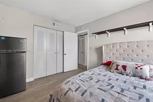 10845 NW 7th St, Miami, FL 33172 - Photo 27