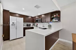10845 NW 7th St, Miami, FL 33172 - Photo 9