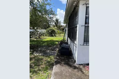 1360 NW 88th St, Miami, FL 33147 - Photo 9