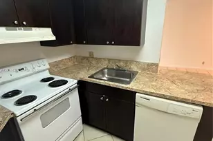 210 Lake Pointe Dr, Oakland Park, FL 33309 - Photo 17