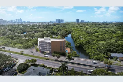 18550 NE 23rd Ct #202, Miami, FL 33180 - Photo 17