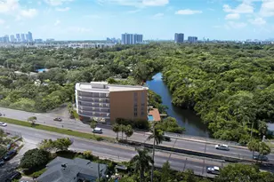 18550 NE 23rd Ct, Miami, FL 33180 - Photo 17