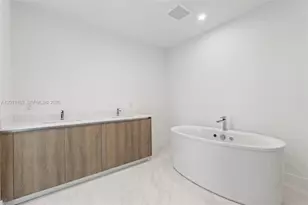 17550 Collins, Sunny Isles Beach, FL 33160 - Photo 7