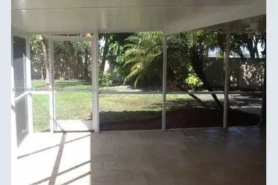 24 Gables Blvd #0, Weston, FL 33326 - Photo 9