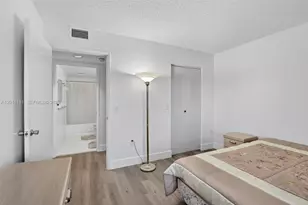 13700 SW 11th St, Pembroke Pines, FL 33027 - Photo 11