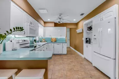 14011 SW 21st St, Davie, FL 33325 - Photo 13