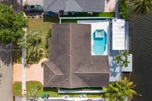 7410 Loch Ness Dr, Miami Lakes, FL 33014 - Photo 3