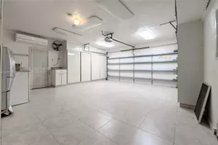 7410 Loch Ness Dr, Miami Lakes, FL 33014 - Photo 19