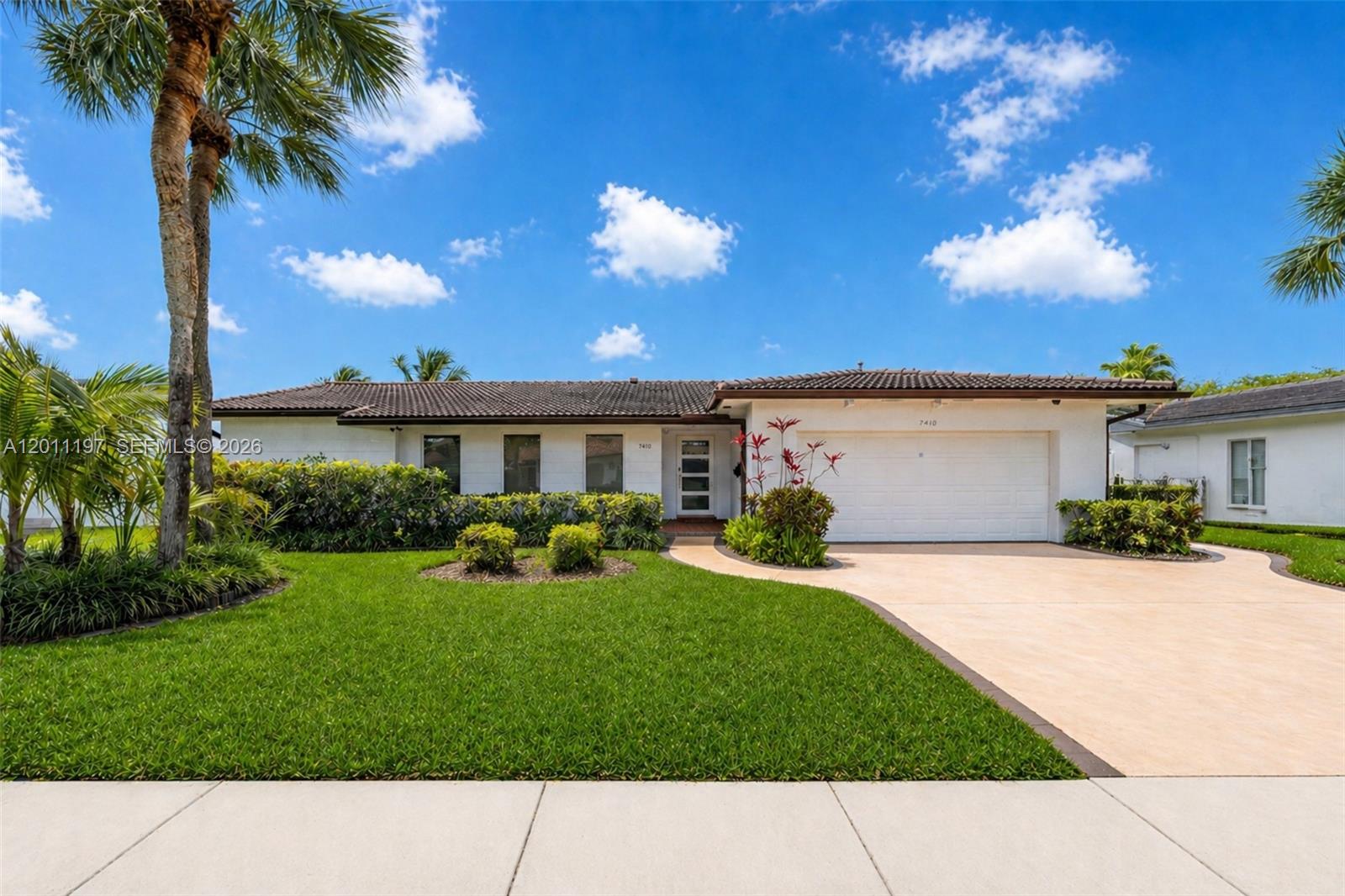 7410 Loch Ness Dr - 7410 Loch Ness Dr, Miami Lakes, FL 33014 Luxury Property | Jose Angel Pina