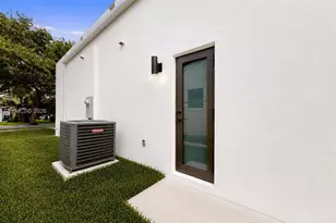 16022 NW 83rd Ct, Miami Lakes, FL 33016 - Photo 19