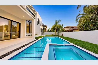 16022 NW 83rd Ct, Miami Lakes, FL 33016 - Photo 17