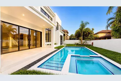 16022 NW 83rd Ct, Miami Lakes, FL 33016 - Photo 9