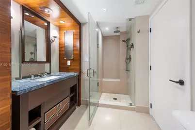 6801 Collins Ave #1215, Miami Beach, FL 33141 - Photo 9