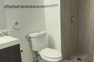 325 Lakeview Dr, Weston, FL 33326 - Photo 17
