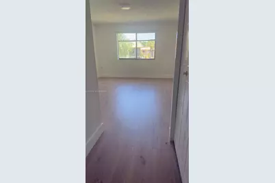 325 Lakeview Dr #202, Weston, FL 33326 - Photo 7