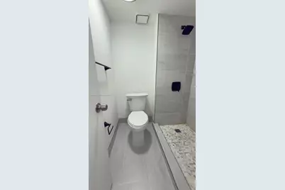 325 Lakeview Dr #202, Weston, FL 33326 - Photo 13