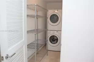 68 SE 6th St, Miami, FL 33131 - Photo 33