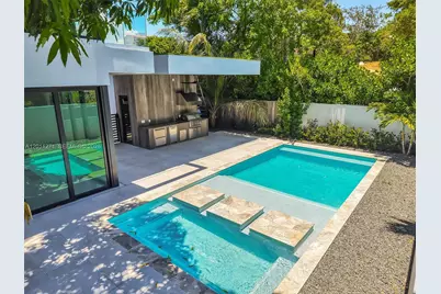125 SW 29th Rd, Miami, FL 33129 - Photo 3
