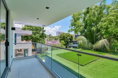 125 SW 29th Rd, Miami, FL 33129 - Photo 17