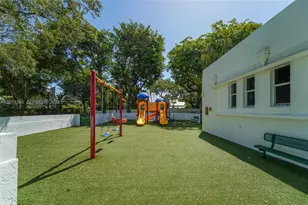 1981 S Oak Haven Cir, Miami, FL 33179 - Photo 35