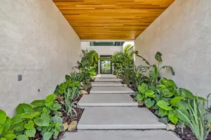 2006 NE 124th St, North Miami, FL 33181 - Photo 5