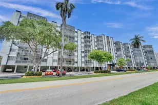 300 Diplomat Pkwy, Hallandale Beach, FL 33009 - Photo 35