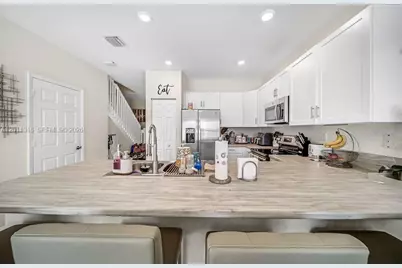 10657 W 32nd Ln, Hialeah, FL 33018 - Photo 13