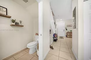 10657 W 32nd Ln, Hialeah, FL 33018 - Photo 9