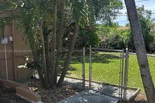 822 Avenida Hermosa, West Palm Beach, FL 33405 - Photo 13