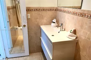 5445 Collins Ave, Miami Beach, FL 33140 - Photo 25