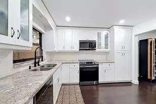 10375 Rue Vendome, Pembroke Pines, FL 33026 - Photo 5