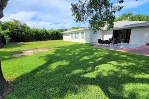 735 Tradewind Dr, North Palm Beach, FL 33408 - Photo 3