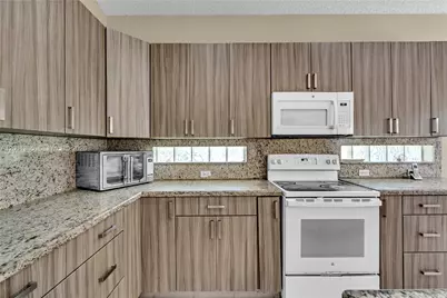 16332 SW 10th St, Pembroke Pines, FL 33027 - Photo 5
