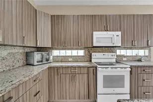 16332 SW 10th St, Pembroke Pines, FL 33027 - Photo 5