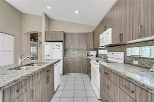 16332 SW 10th St, Pembroke Pines, FL 33027 - Photo 11