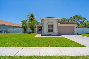 16332 SW 10th St, Pembroke Pines, FL 33027 - Photo 3