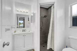 1020 SW 8th St, Hallandale Beach, FL 33009 - Photo 13