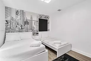 1020 SW 8th St, Hallandale Beach, FL 33009 - Photo 23