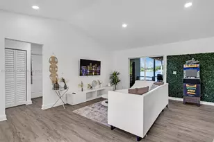1020 SW 8th St, Hallandale Beach, FL 33009 - Photo 35