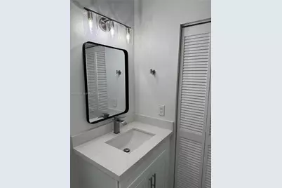 366 E Riverbend Dr, Sunrise, FL 33326 - Photo 3