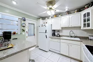 330 SE 2nd St, Hallandale Beach, FL 33009 - Photo 9