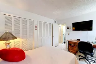 330 SE 2nd St, Hallandale Beach, FL 33009 - Photo 37