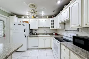 330 SE 2nd St, Hallandale Beach, FL 33009 - Photo 11