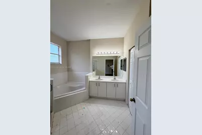 9261 SW 220th Ter, Cutler Bay, FL 33190 - Photo 17