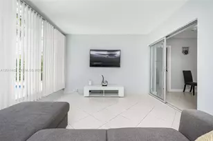 810 S Rainbow Dr, Hollywood, FL 33021 - Photo 23