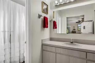 9511 NW 8th St, Pembroke Pines, FL 33024 - Photo 13
